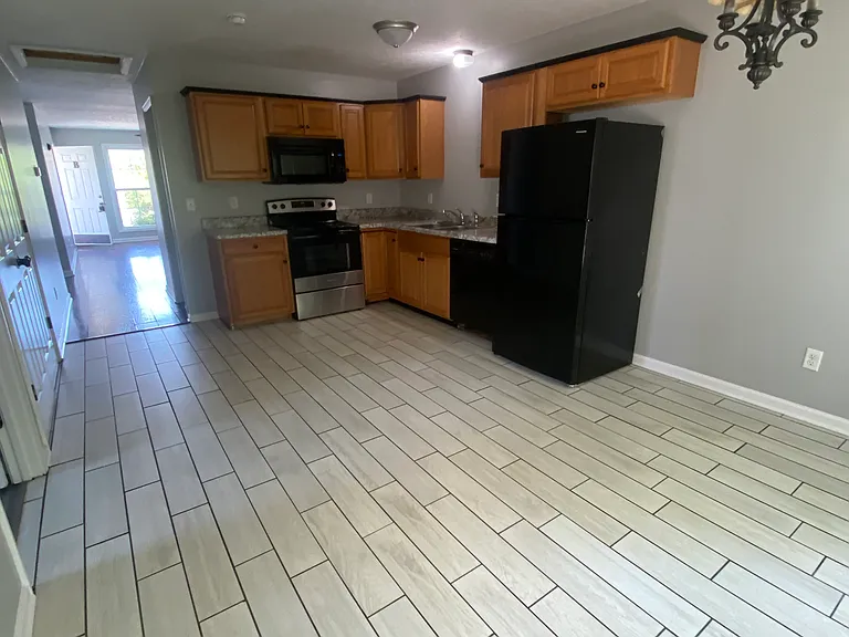 210 Crow Ave #B — Photo 24