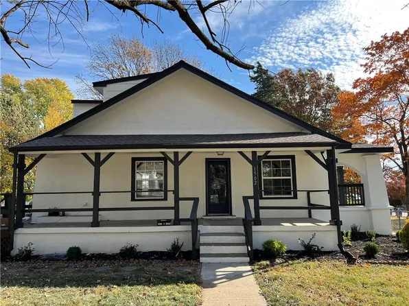 1502 E 135th St, Grandview, MO 64030