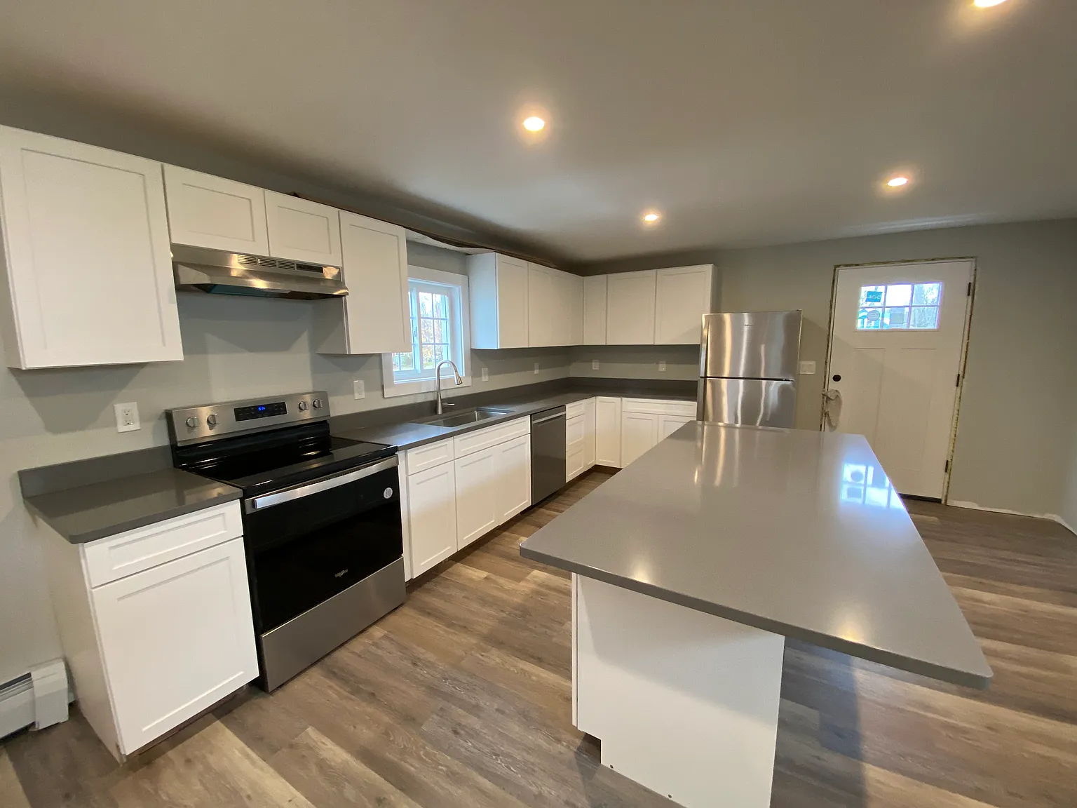 2 bed, 1200 sqft, $2,200 — Photo 4