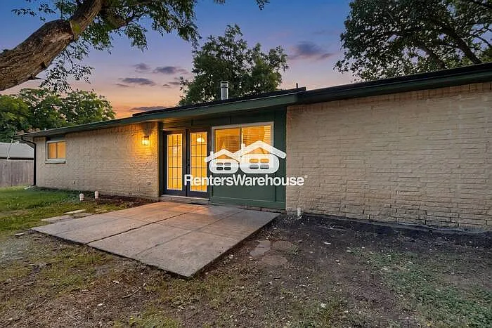 1004 Whitehall Dr — Photo 41
