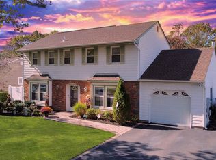 114 Springmeadow Dr, Holbrook, NY 11741