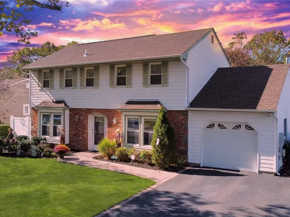 114 Springmeadow Dr, Holbrook, NY 11741