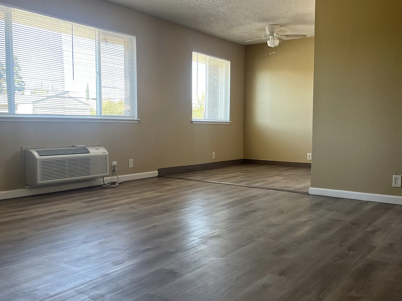 946 S Barrett Rd — Photo 3