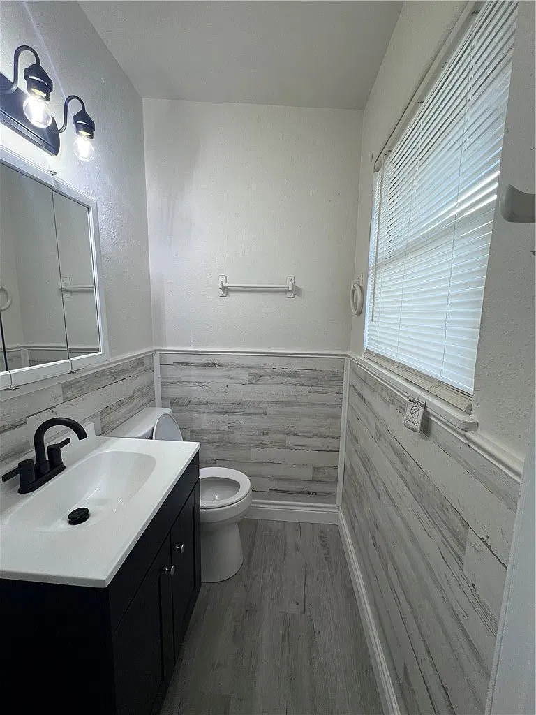 3 bed, 1.5 bath, 1189 sqft, $1,950 — Photo 2