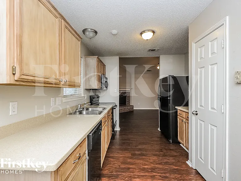 7956 Clear Brook Cir — Photo 10