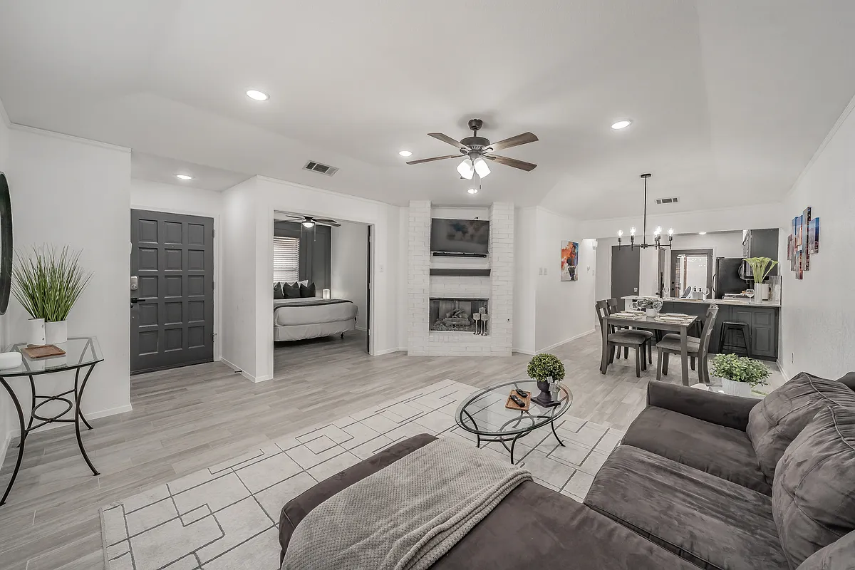 Building Photo - 8901 Thompson Cir