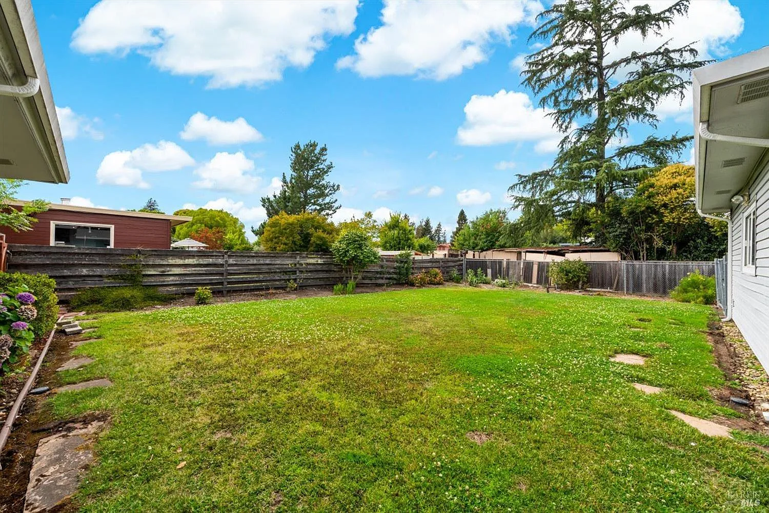 1700 Sierra Avenue - Photo 5