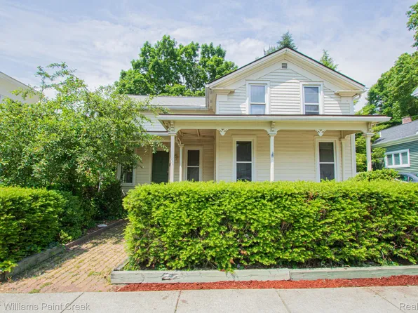 235 E Saint Clair St, Almont, MI 48003