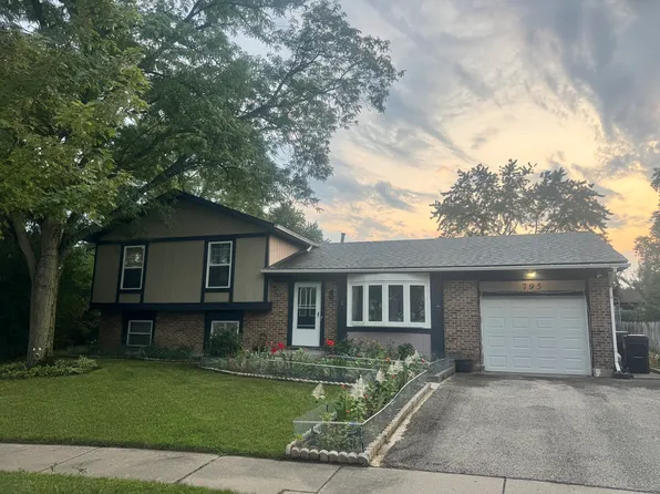 795 Apache Ct, Lake Zurich, IL 60047