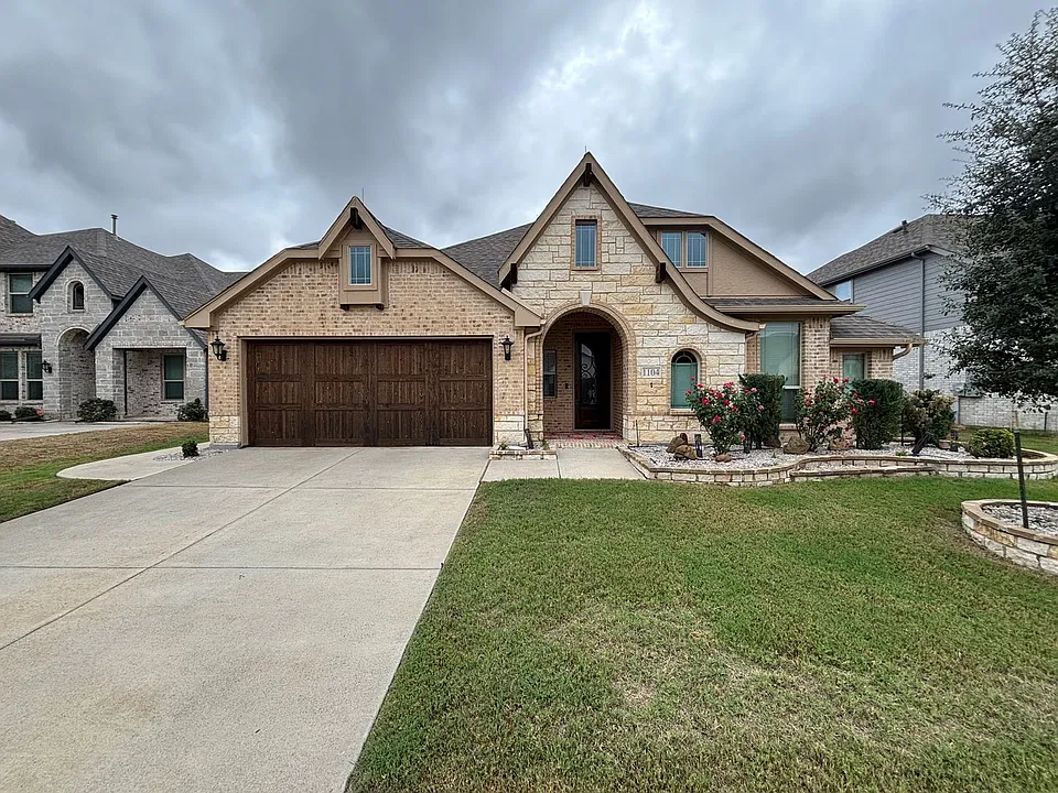 1104 Canterbury Ln