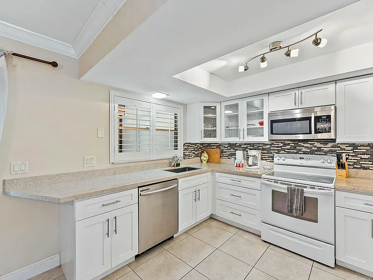 3036 Park Ave — Photo 8