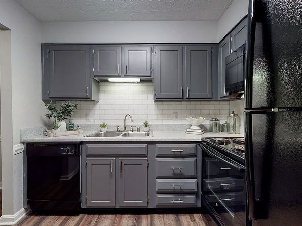 203 Breckinridge Sq #8-122