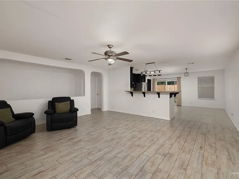 4705 Violet Ave — Photo 3