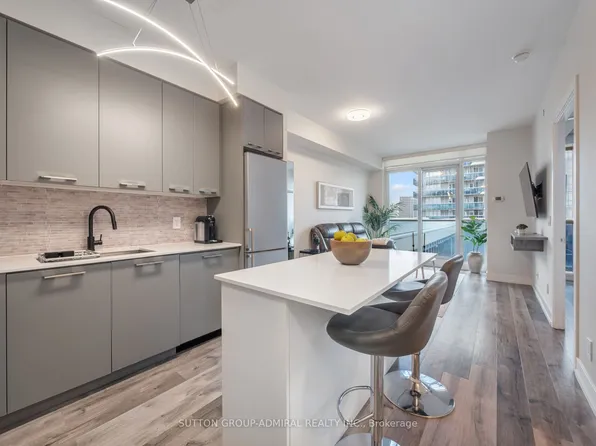 9471 Yonge St Unit 813, Richmond Hill, ON L4C 0Z5
