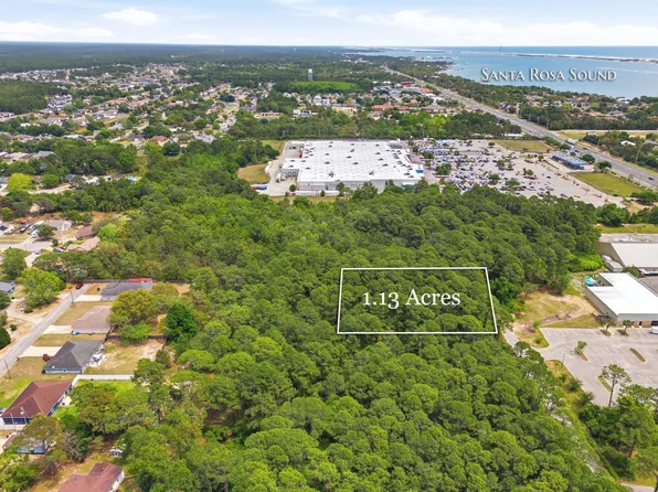 9288 Timber Ln, Navarre, FL 32566