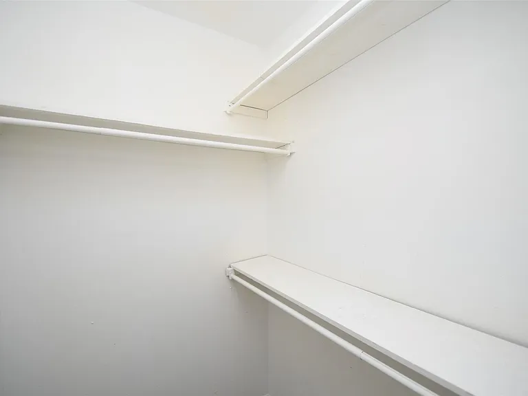 510 Chambly Dr — Photo 26