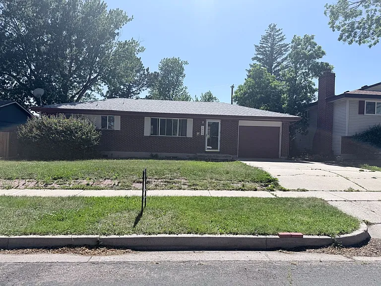 1938 Berkshire Ln — Photo 1