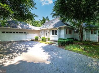 323 Canterwood Ln, Great Falls, VA 22066