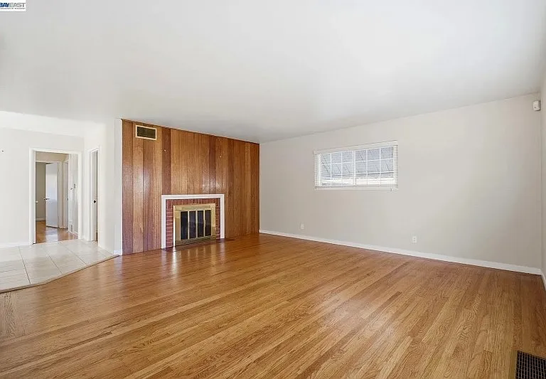 930 Castle St — Photo 7
