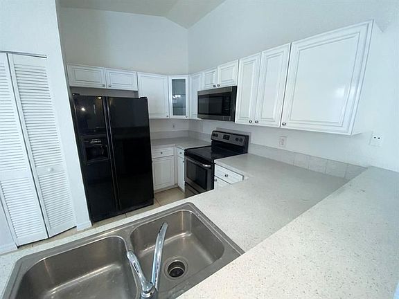 2nd image of 200 NE 6th Ave APT B