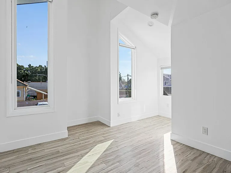 850 N Van Ness Ave #2 — Photo 7
