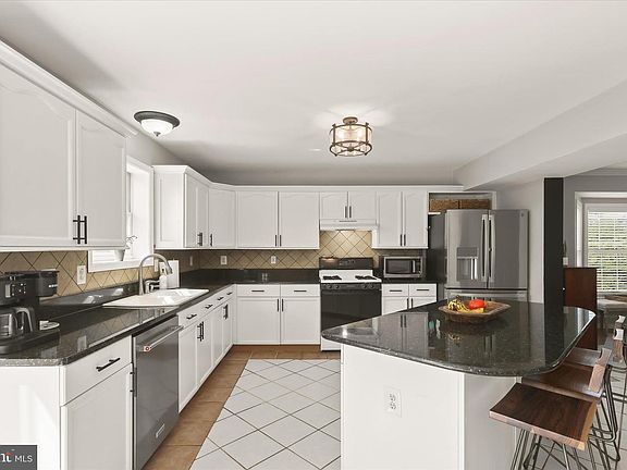 3rd image of 239 Bishops Glen Dr