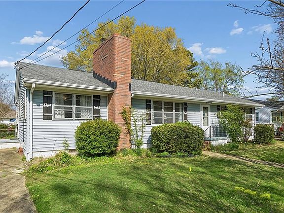 2nd image of 621 Spruce Rd