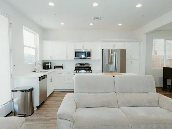 947 W Payson Ave, Visalia, CA 93291