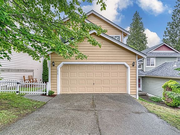 2nd image of 1016 NW Poppy Ct