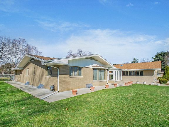 4th image of 1468 S Manor Dr