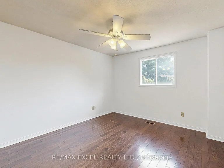 21 Mary Gapper Cres — Photo 40