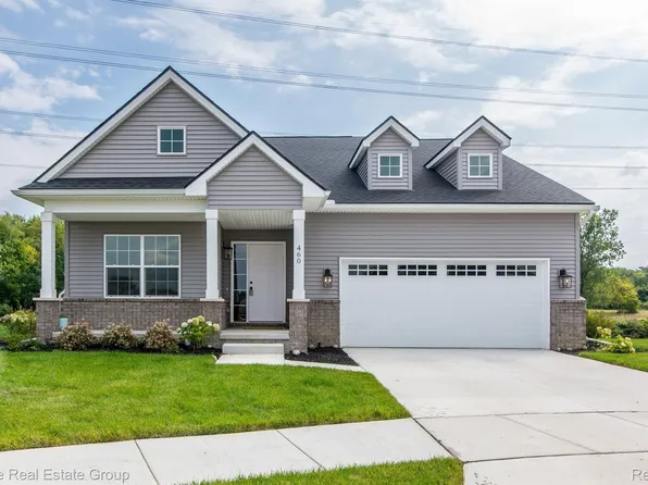 460 Pattan Dr, Wixom, MI 48393