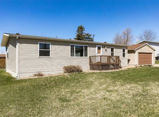213 Apache Dr, Norway, IA 52318