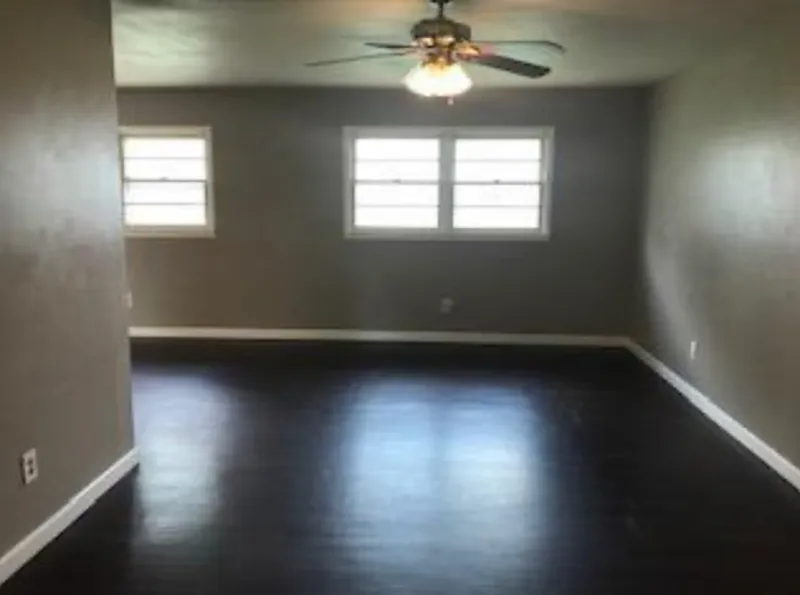 3 bed, 2.0 bath, 2378 sqft, $1,650 — Photo 3