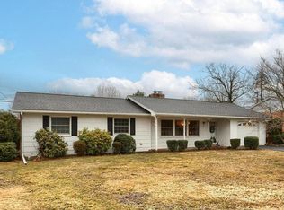 8 Cedar Ave, Mechanicsburg, PA 17055