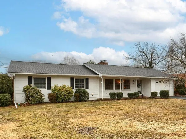 8 Cedar Ave, Mechanicsburg, PA 17055