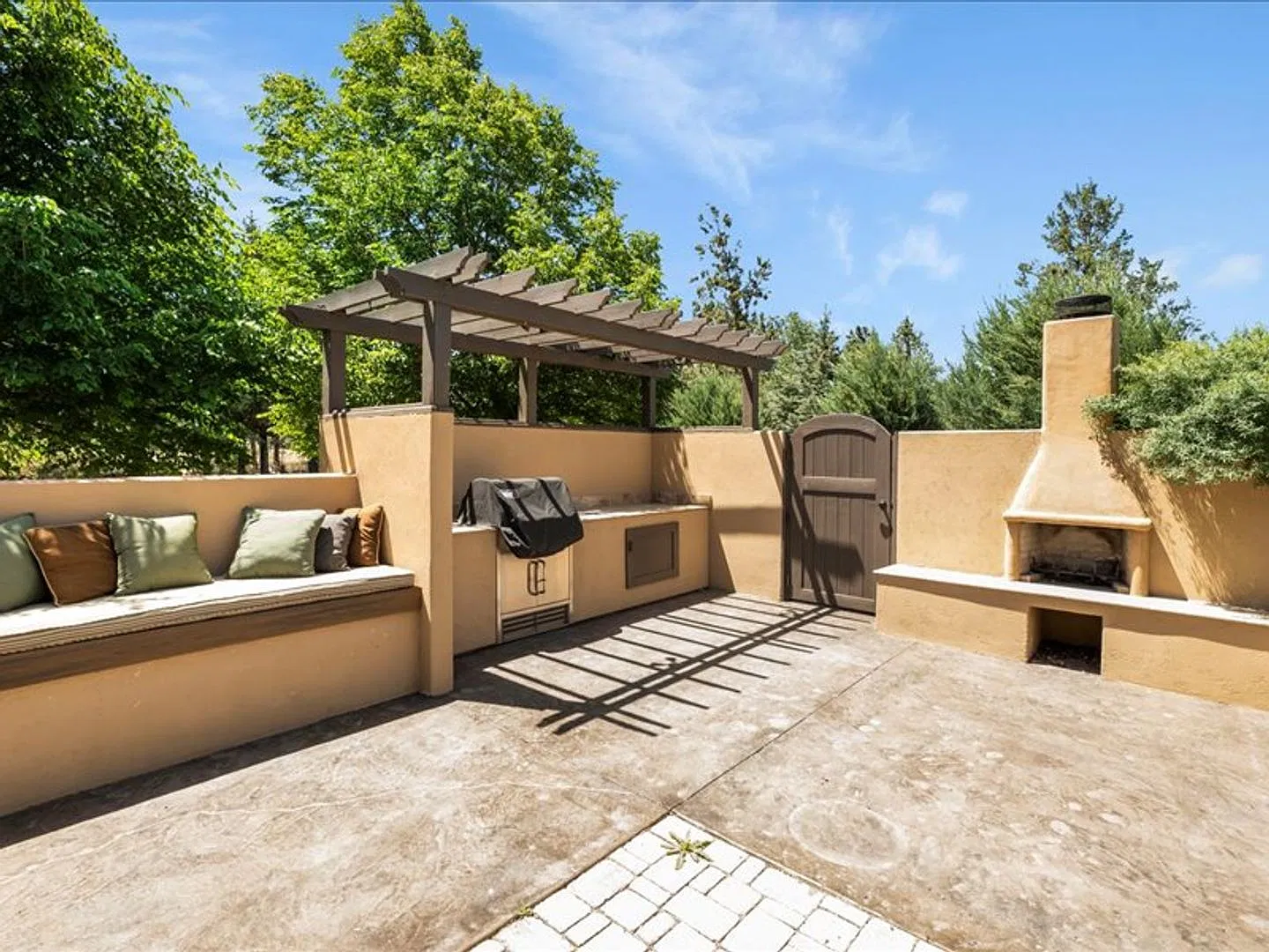 Tumalo Beauty Dream Home on 3.21 Acres! — Photo 4