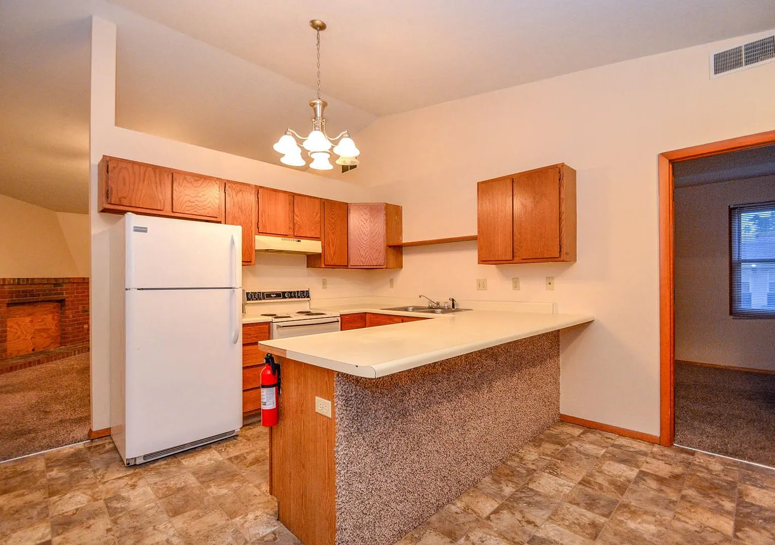 543 Henderson Crossing - Half Off Admin Fees & $350 Gift Card! — Photo 2