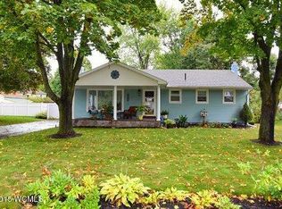 40 Wintergreen Rd, Queensbury, NY 12804