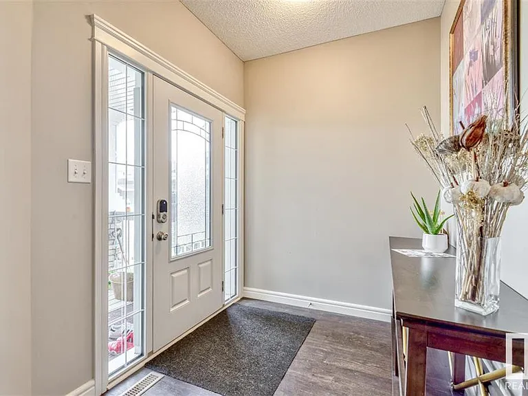16343 18th Ave SW — Photo 2