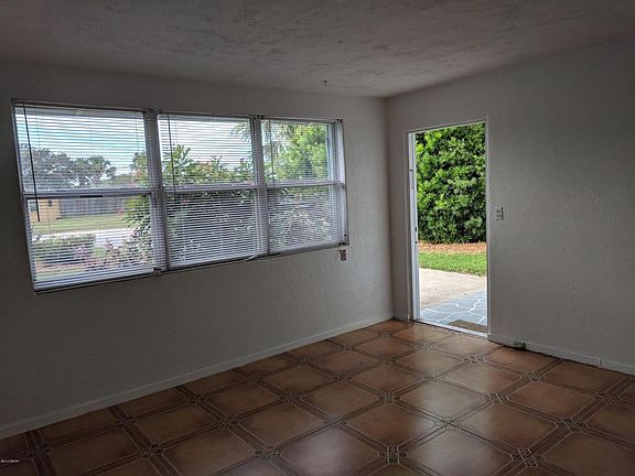 5th image of 55 River Dr