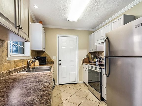 4th image of 1494 Meadowlawn Dr