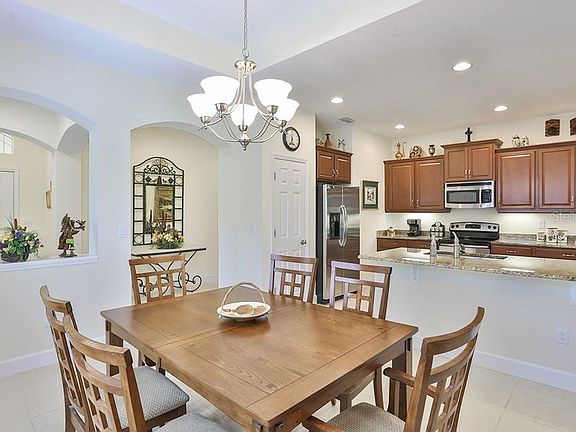 4th image of 2319 Oakley Green Dr