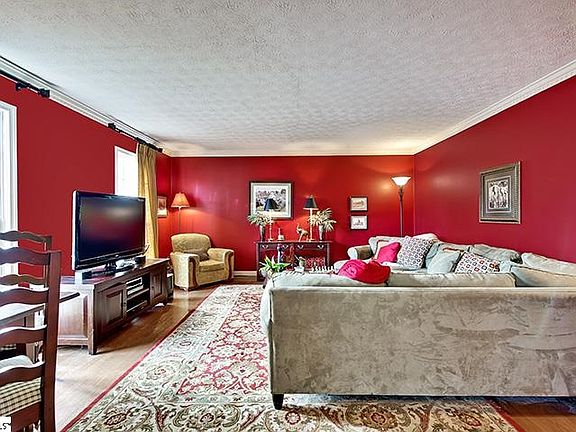 4th image of 304 Meadow Wood Dr