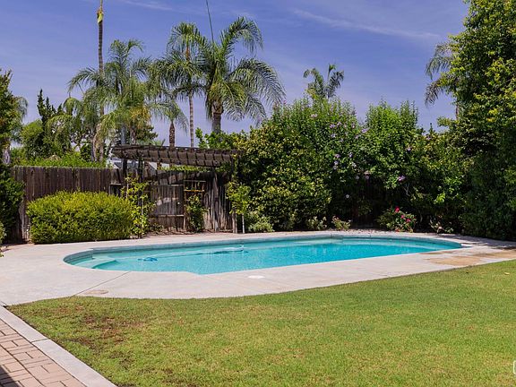 3rd image of 9408 Meadow Leaf Ct