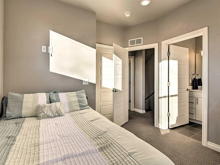 2065 N Downing St #7 — Photo 14