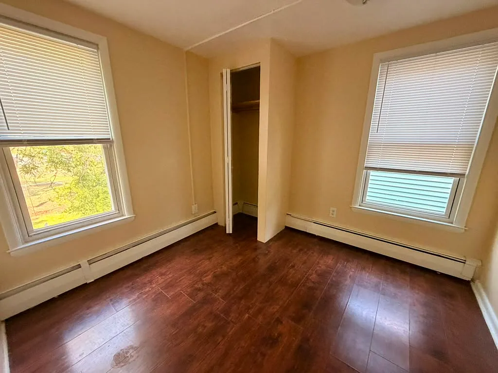 4 bed, $2,100 — Photo 3