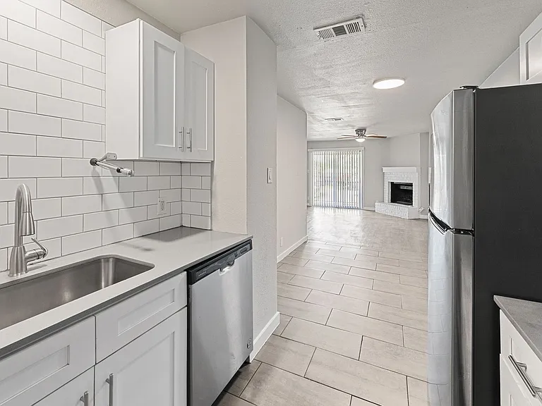 6812 S Congress Ave — Photo 6