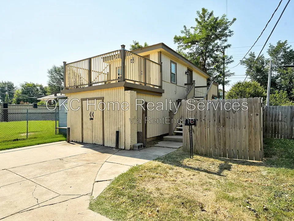 1304 NW 10th St #B