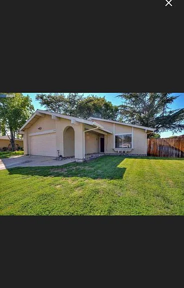 915 Almond Blossom Dr — Photo 1